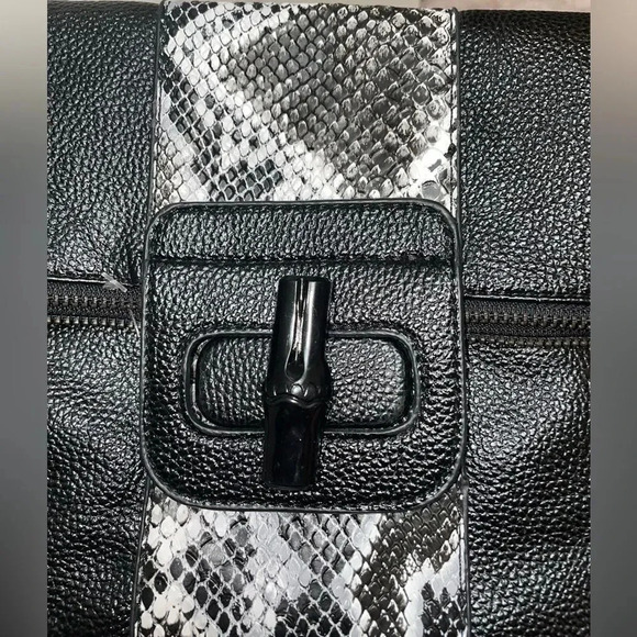 LOOK LOVE LUST FOLD UP VEGAN CONVERTIBLE SHOULDER BAG/CLUTCH BLACK/ SNAKE TRIM - Picture 4 of 7